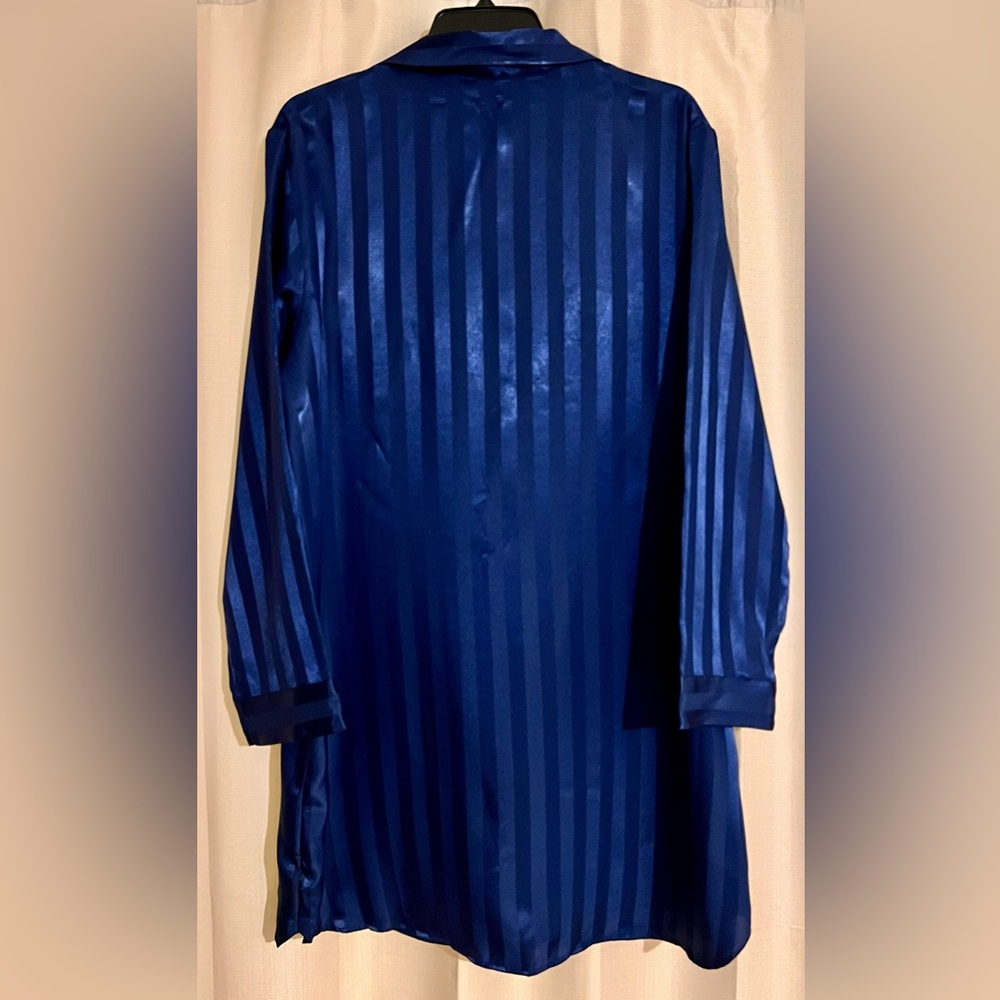 Jaclyn Smith Ladies’ Satin Nightshirt – XL – Navy Blue Striped – NWT - Picture 3 of 4